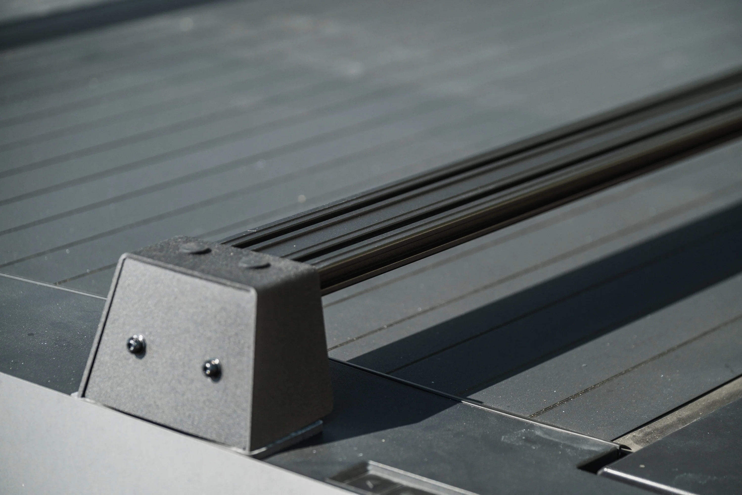 Tesla Cybertruck Crossbars Roof Rack - Image 9