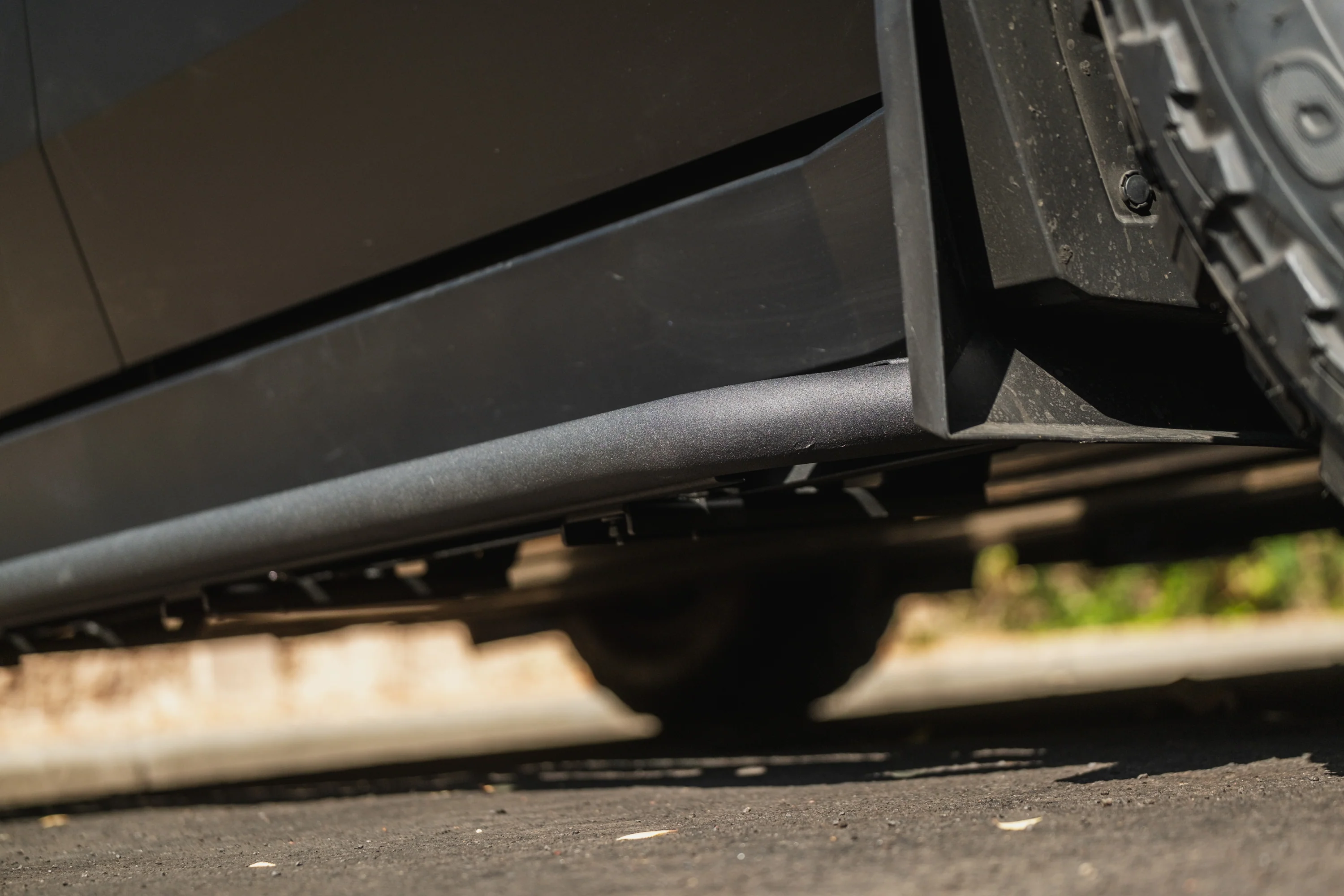 Tesla Cybertruck Running Boards Side Steps - Image 3
