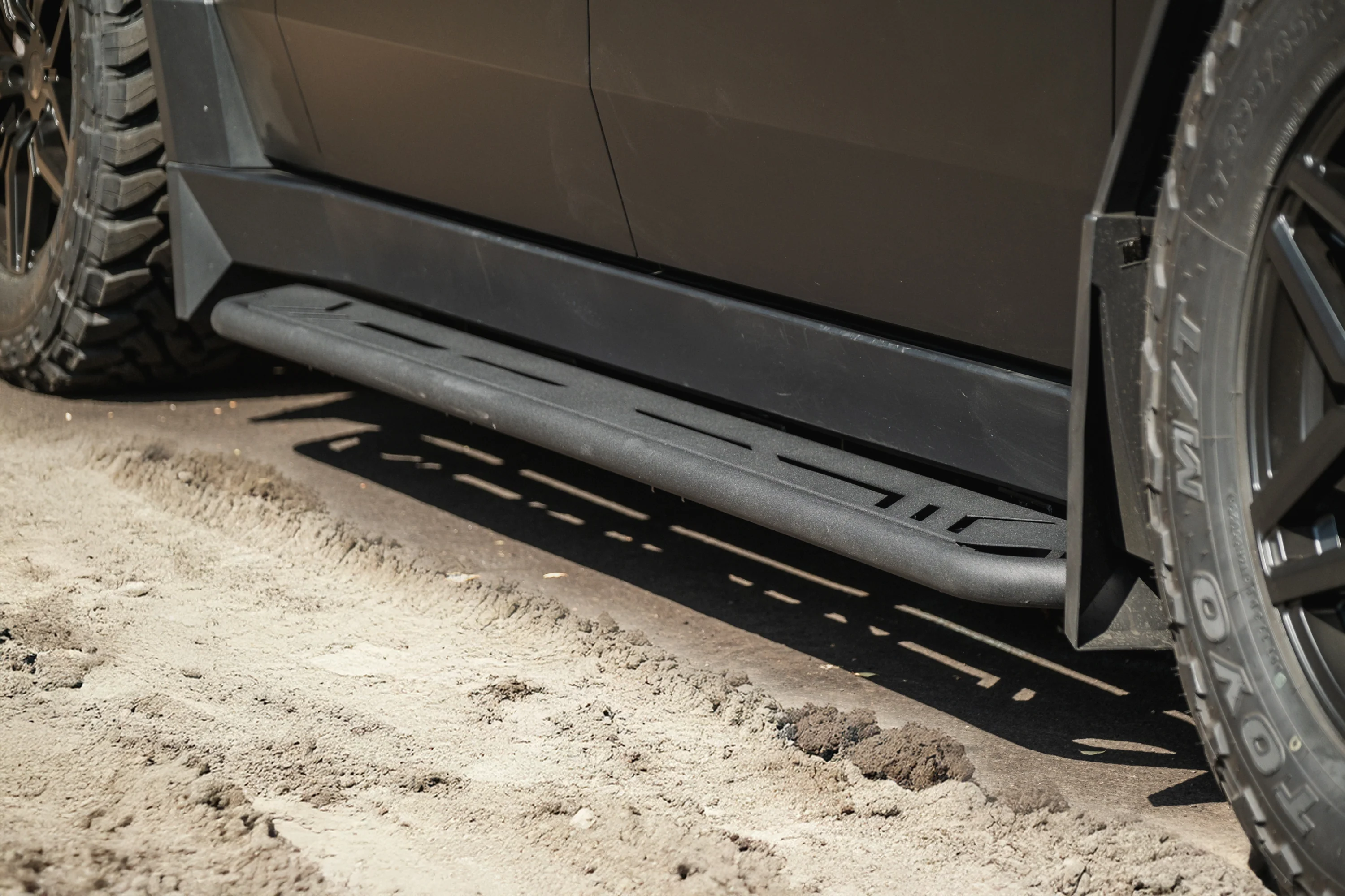 Tesla Cybertruck Running Boards Side Steps - Image 7
