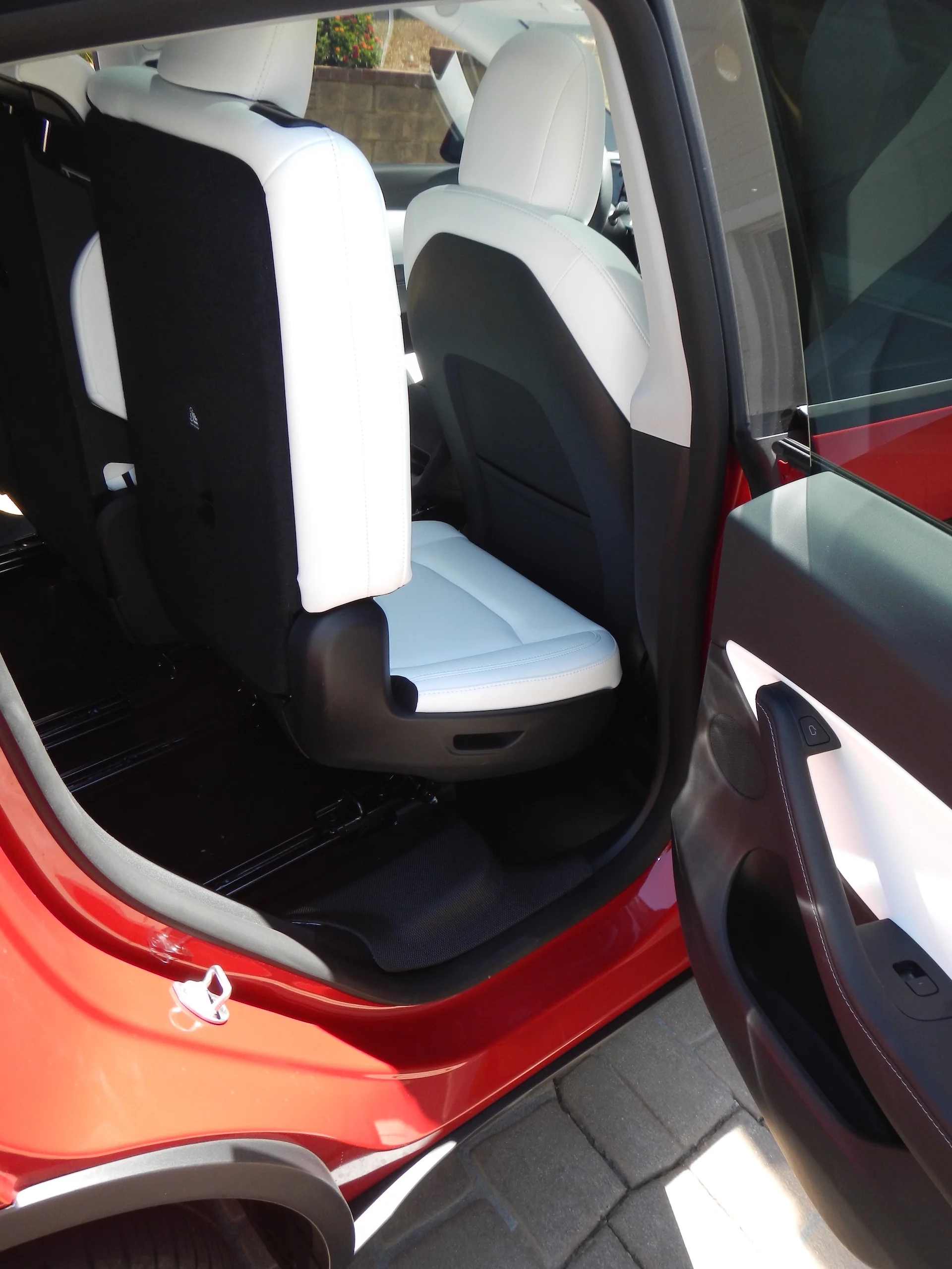 Tesla Model Y Third Row (7 Seater) All-Weather 3D MAXpider Floor Mats - Image 2