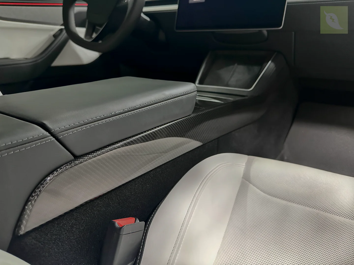 Tesla Model Y Carbon Fiber Side Panel Overlay (2pcs) - Image 3